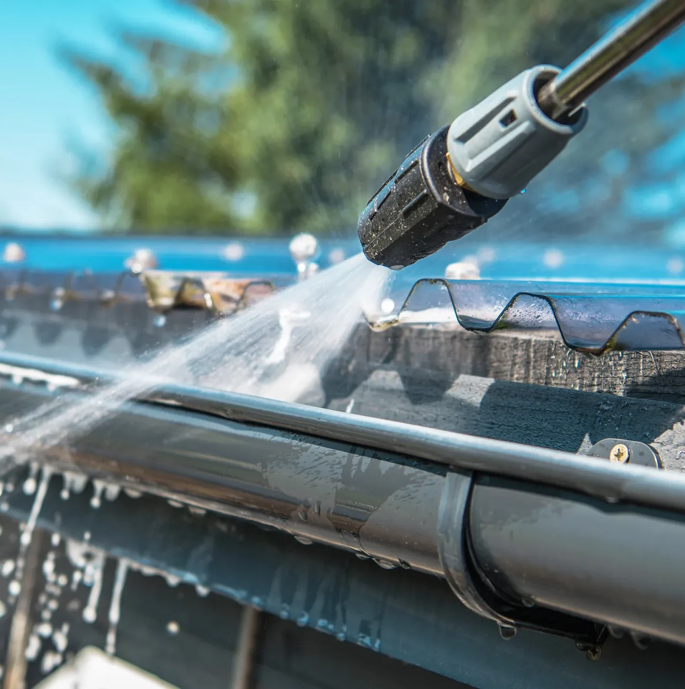 Professional cleaning of roof gutters
