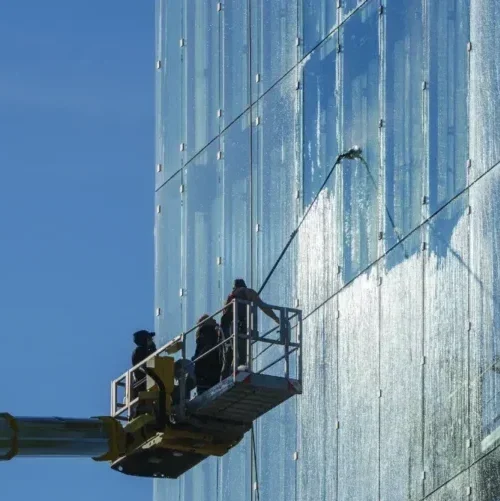 Eco friendly facade cleaning mobile
